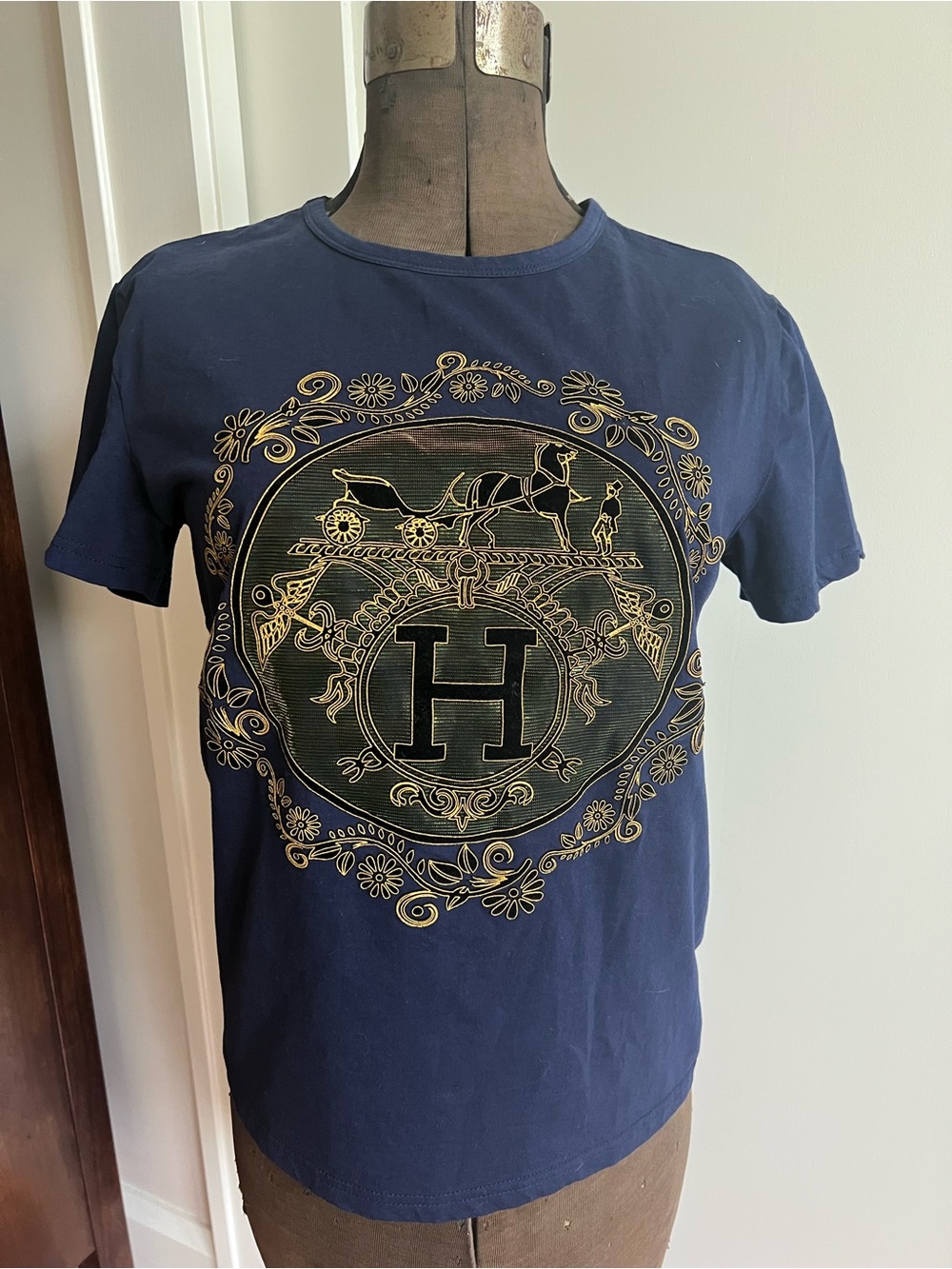 Hermès | Navy Gold Carriage Logo Graphic Tee | 100% Cotton | Size M